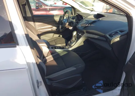 2015 Ford Escape S z USA, uszkodzony, nr VIN 1FMCU0F77FUB91239